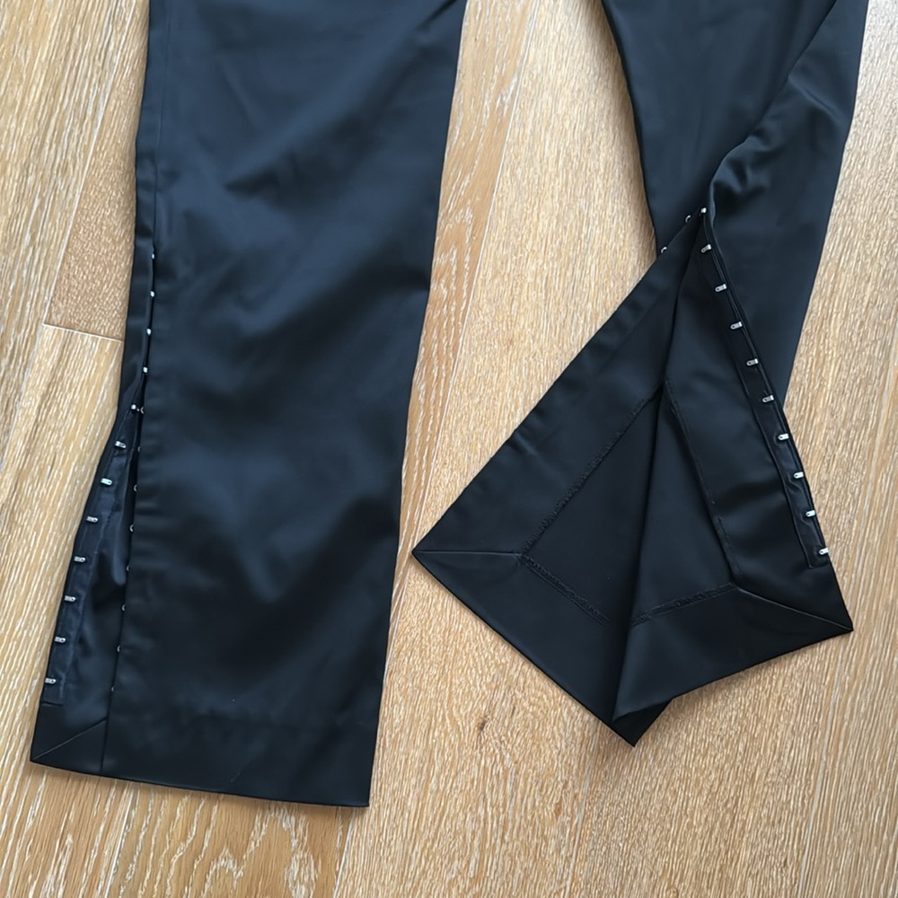 Black pants. - Picture 5 of 6